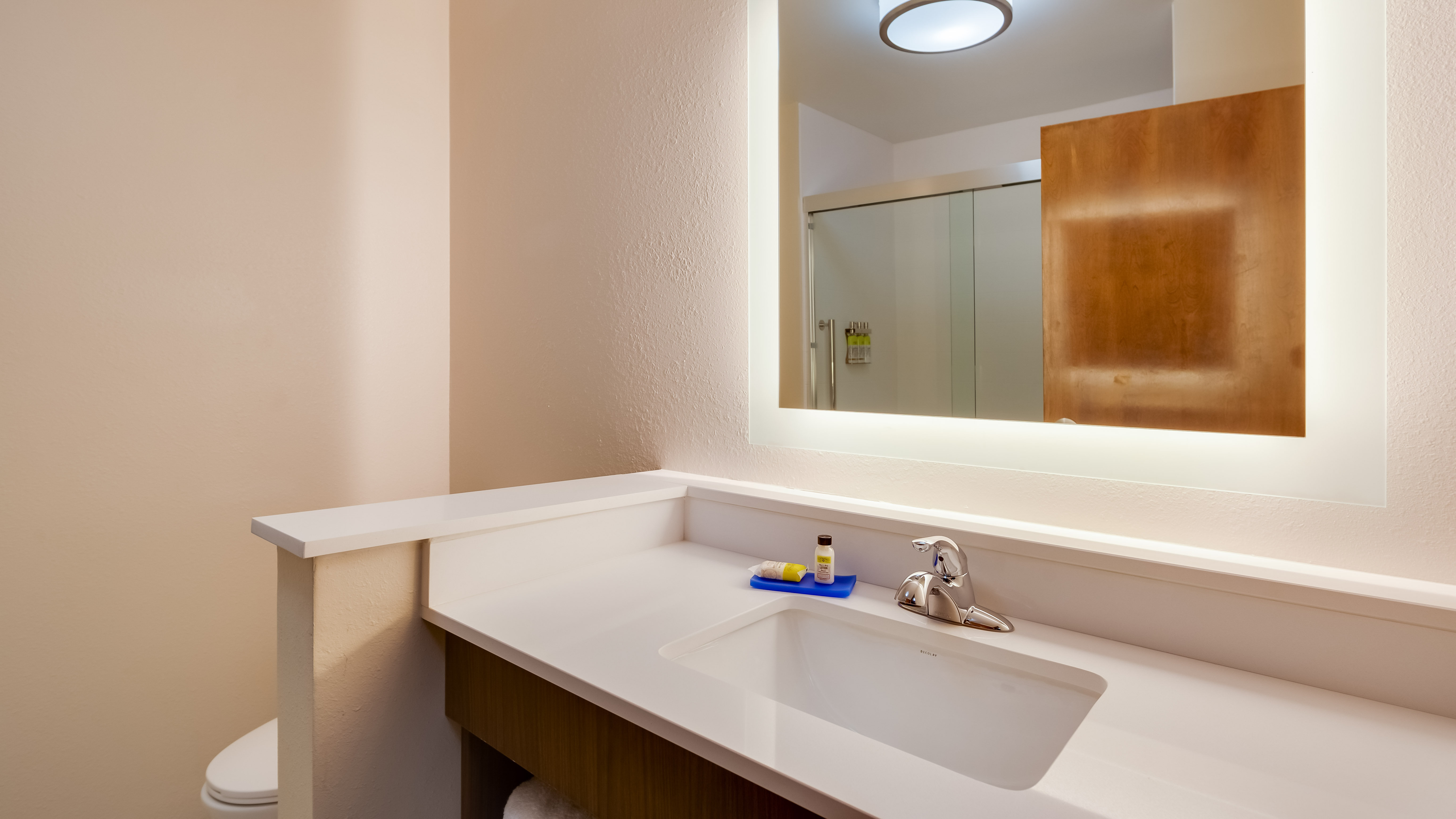 holiday inn express and suites latta an ihg hotel