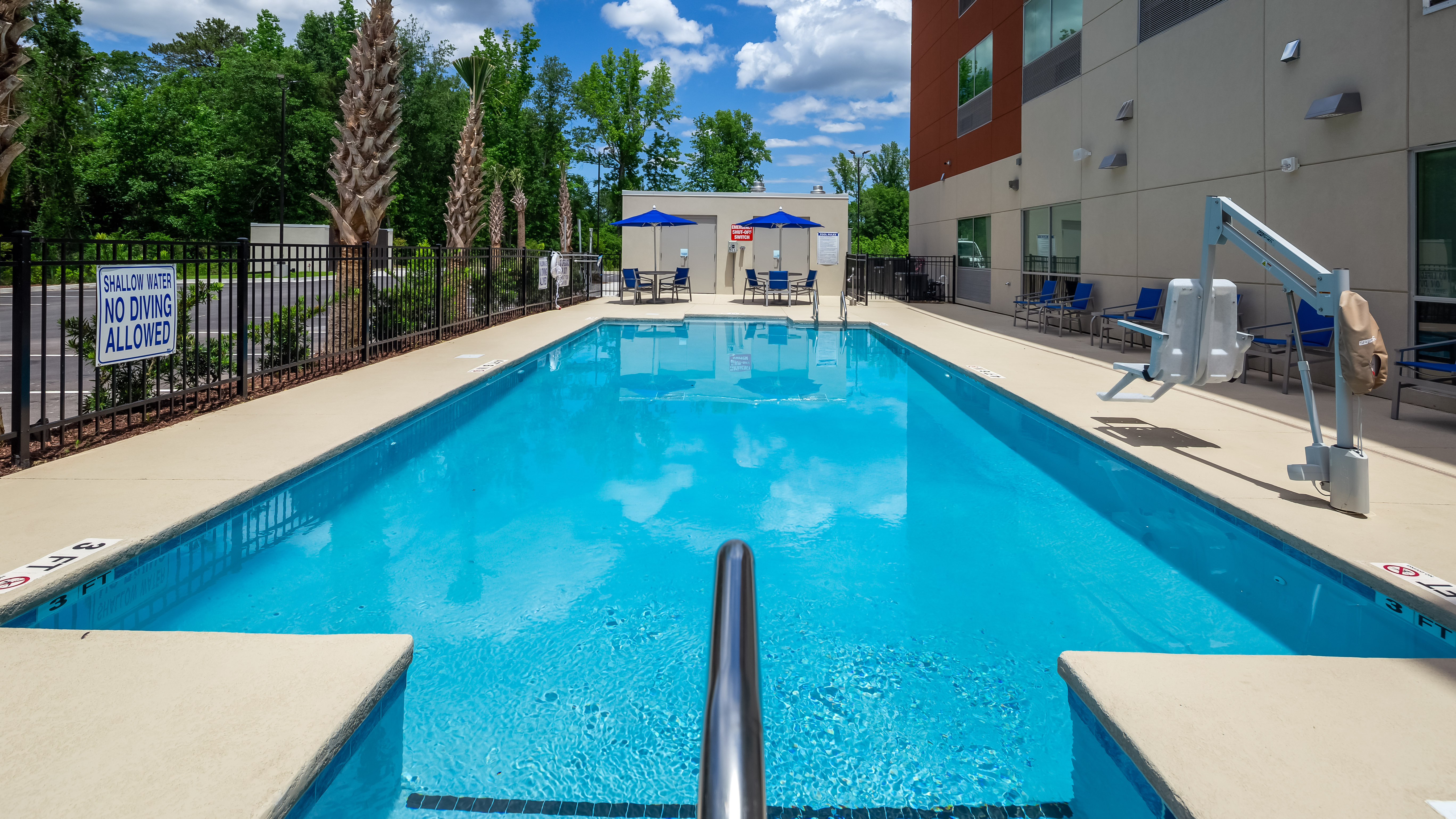 holiday inn express and suites latta an ihg hotel
