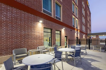 la quinta inn and suites frisco fieldhouse north