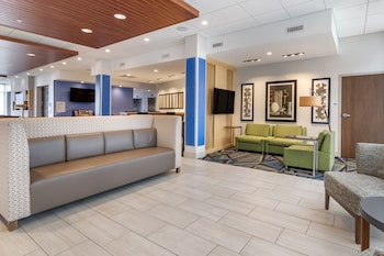 holiday inn express and suites lancaster mount joy