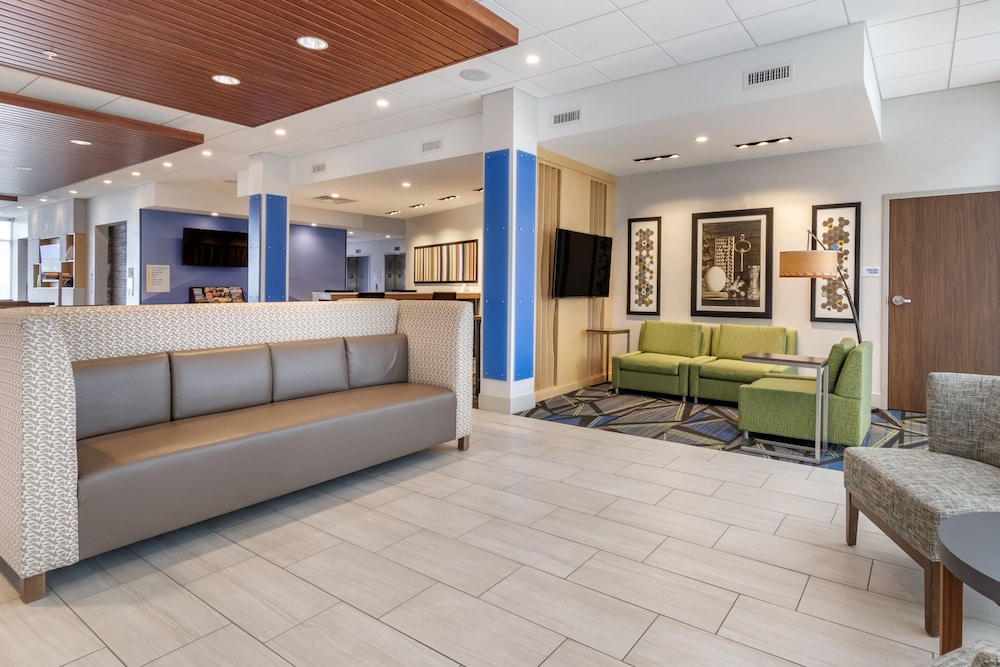 holiday inn express and suites lancaster mount joy