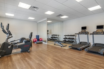 holiday inn express and suites lancaster mount joy