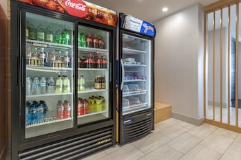 holiday inn express and suites lancaster mount joy