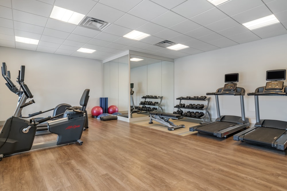 holiday inn express and suites lancaster mount joy