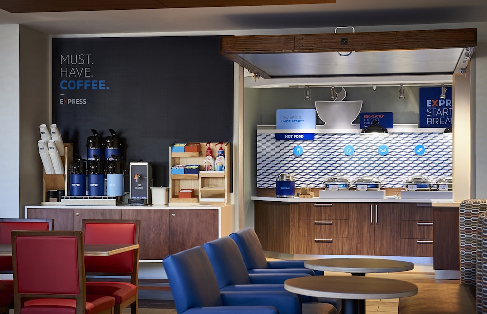 holiday inn express and suites lancaster mount joy