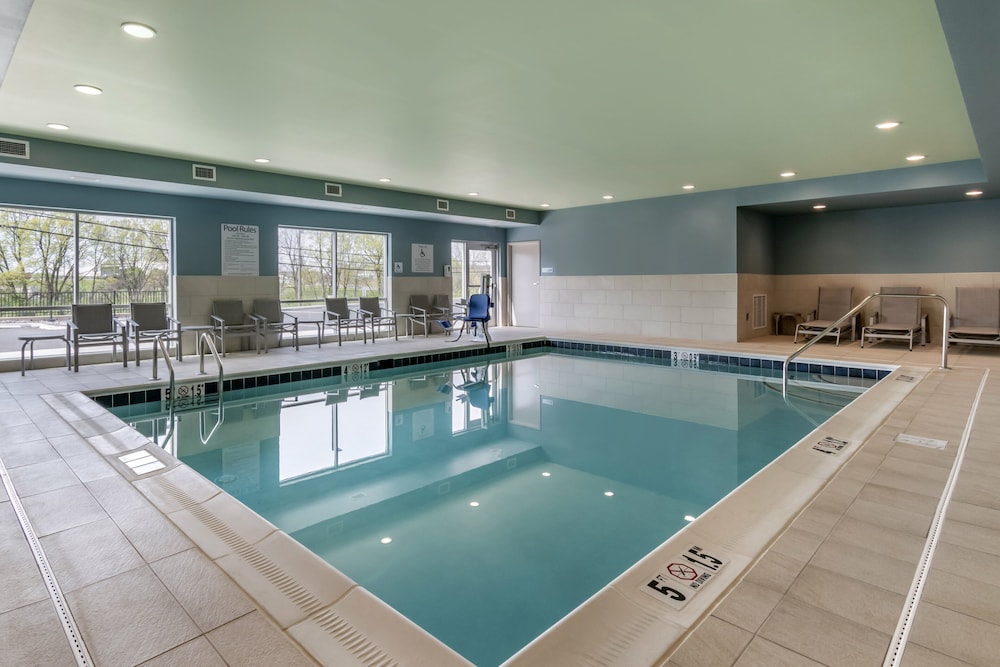 holiday inn express and suites lancaster mount joy