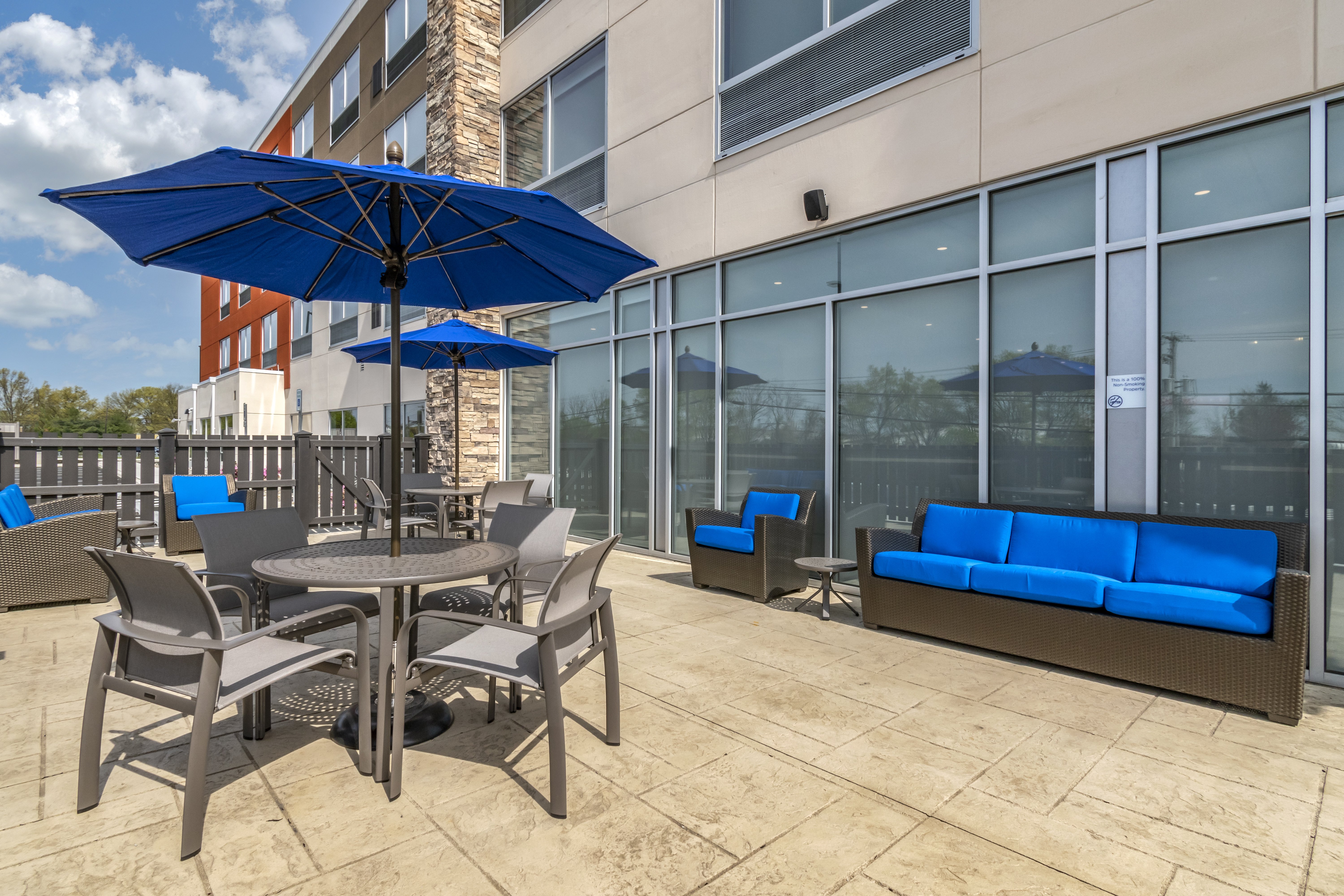 holiday inn express and suites lancaster mount joy