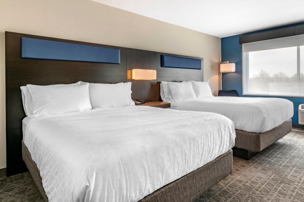 holiday inn express and suites lancaster mount joy