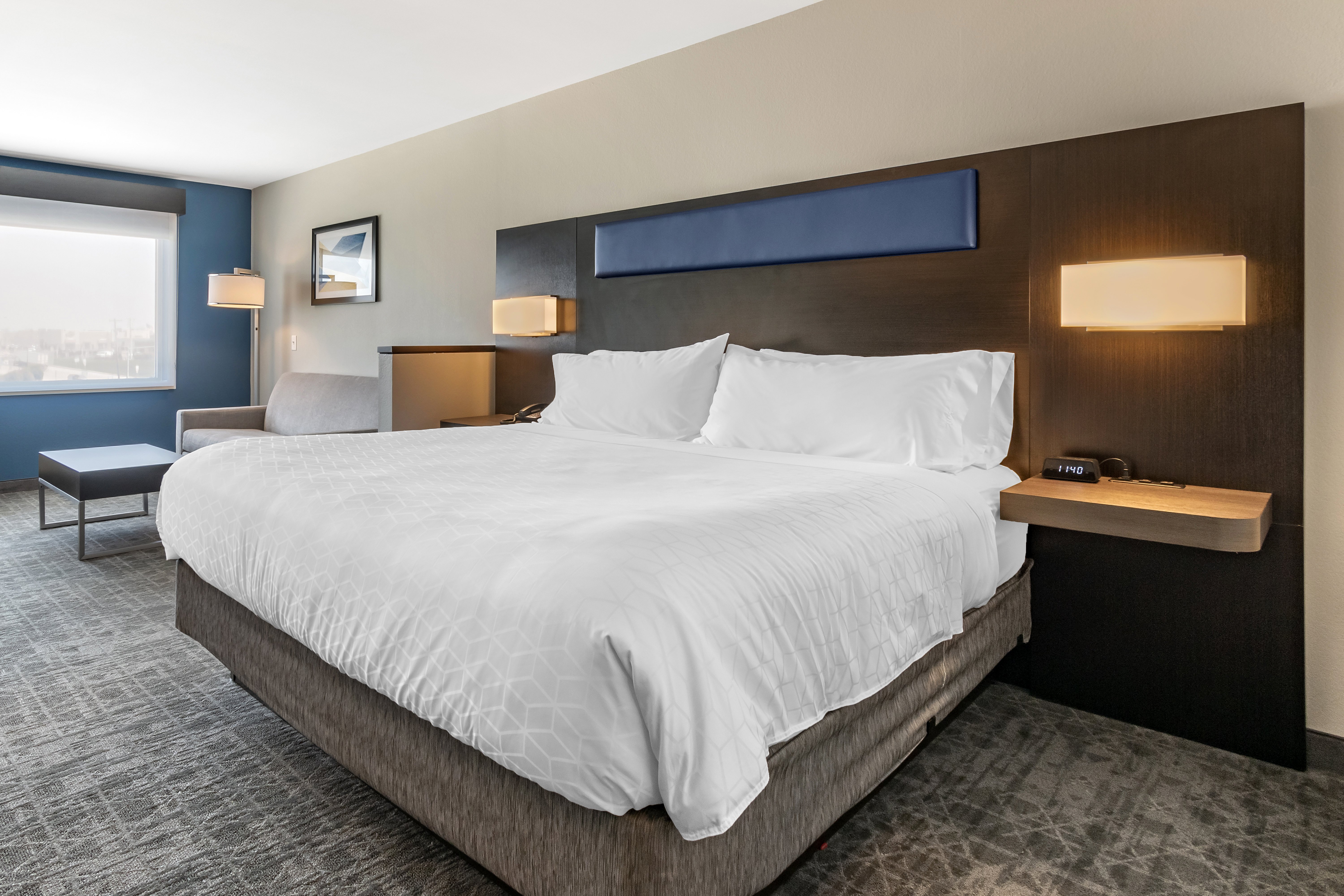 holiday inn express and suites lancaster mount joy