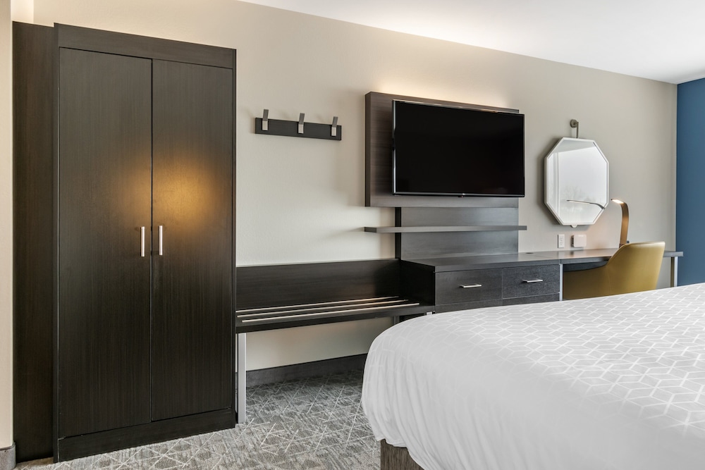 holiday inn express and suites lancaster mount joy
