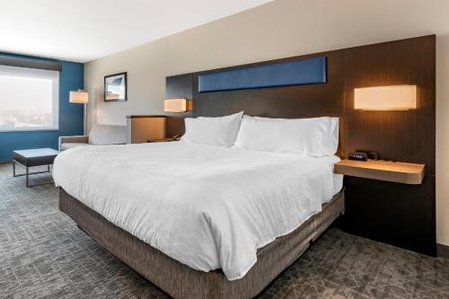 holiday inn express and suites lancaster mount joy