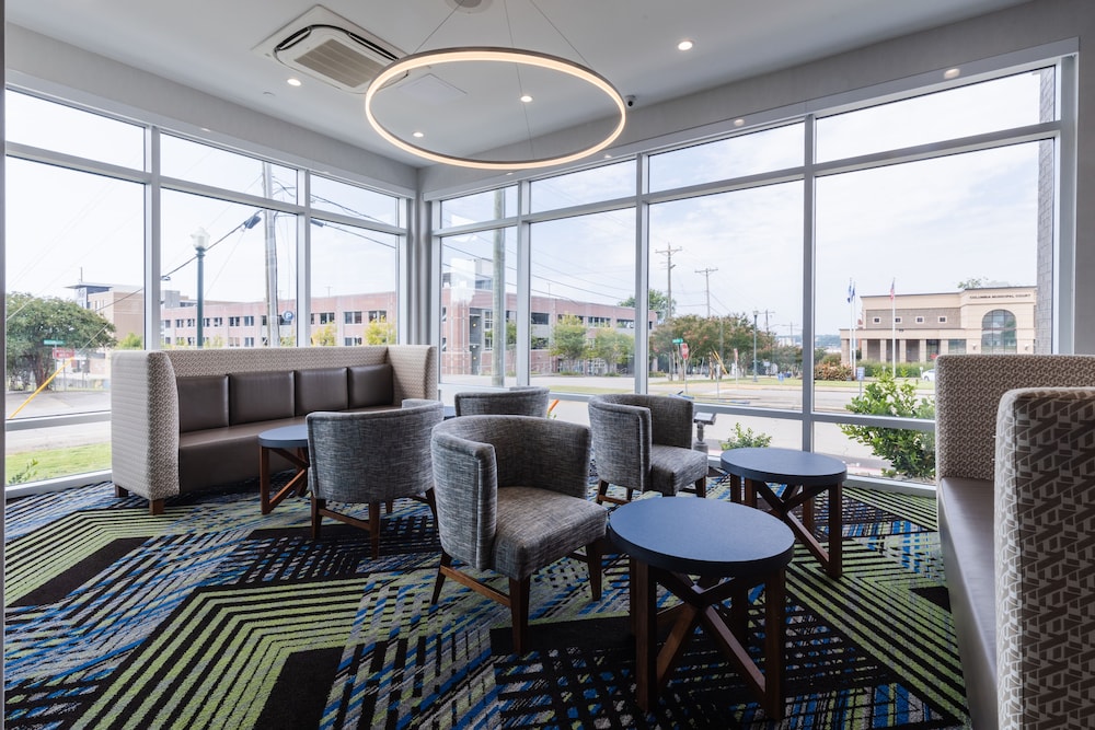 holiday inn expr and sts columbia downtown the vista
