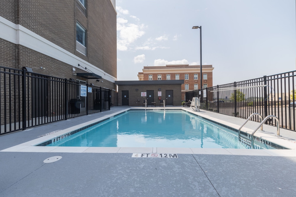 holiday inn expr and sts columbia downtown the vista