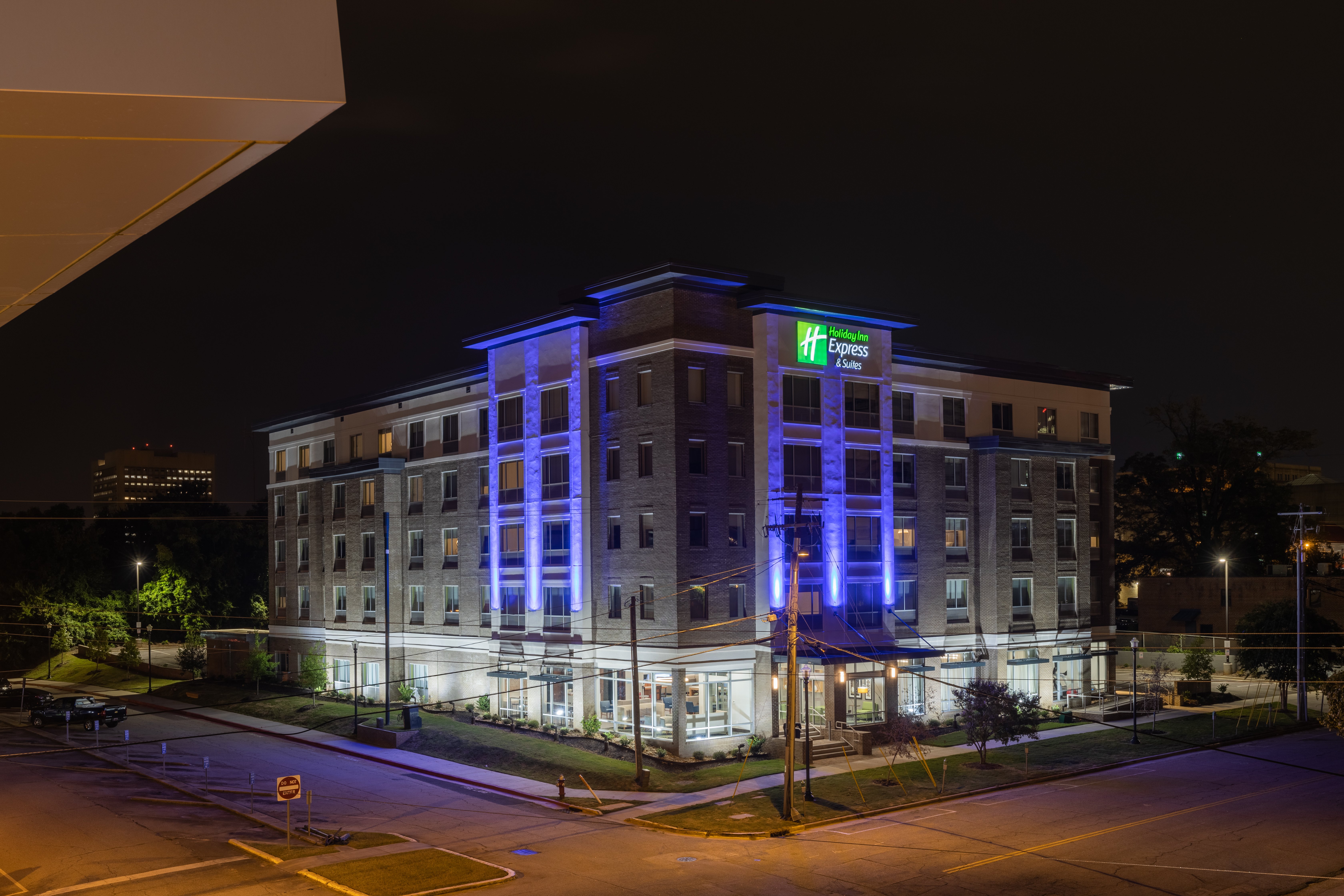 holiday inn expr and sts columbia downtown the vista