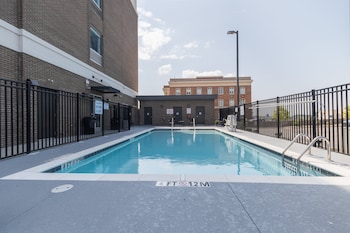Holiday Inn Expr & Sts Columbia Downtown The Vista,Columbia Metropolitan Airport>>Columbia,2.5 star