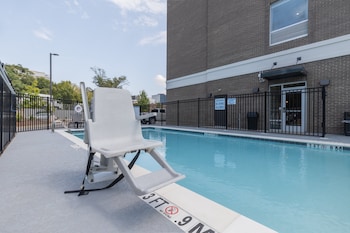 Holiday Inn Expr & Sts Columbia Downtown The Vista,Columbia Metropolitan Airport>>Columbia,2.5 star