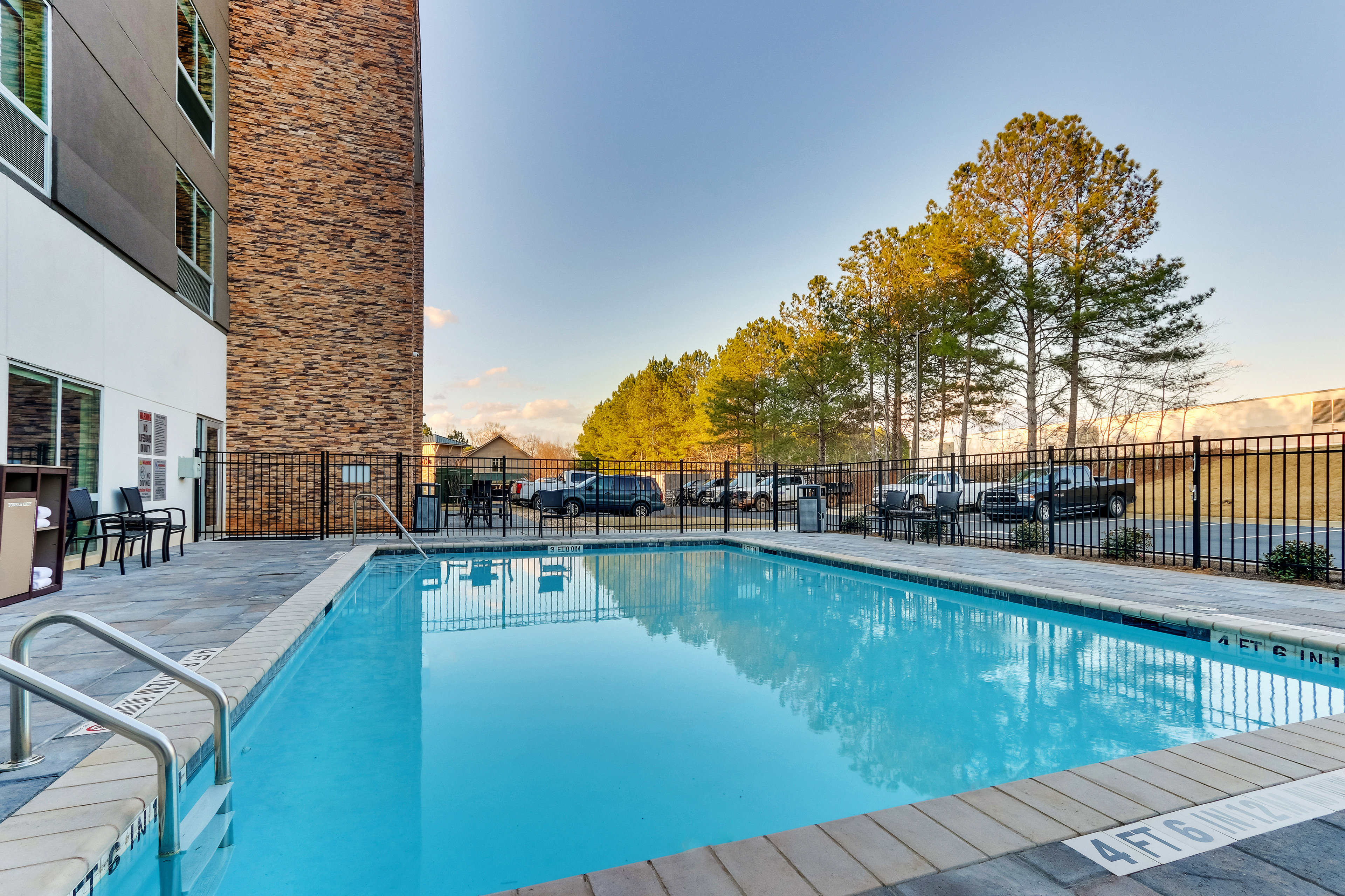 holiday inn express and suites dawsonville an ihg hotel