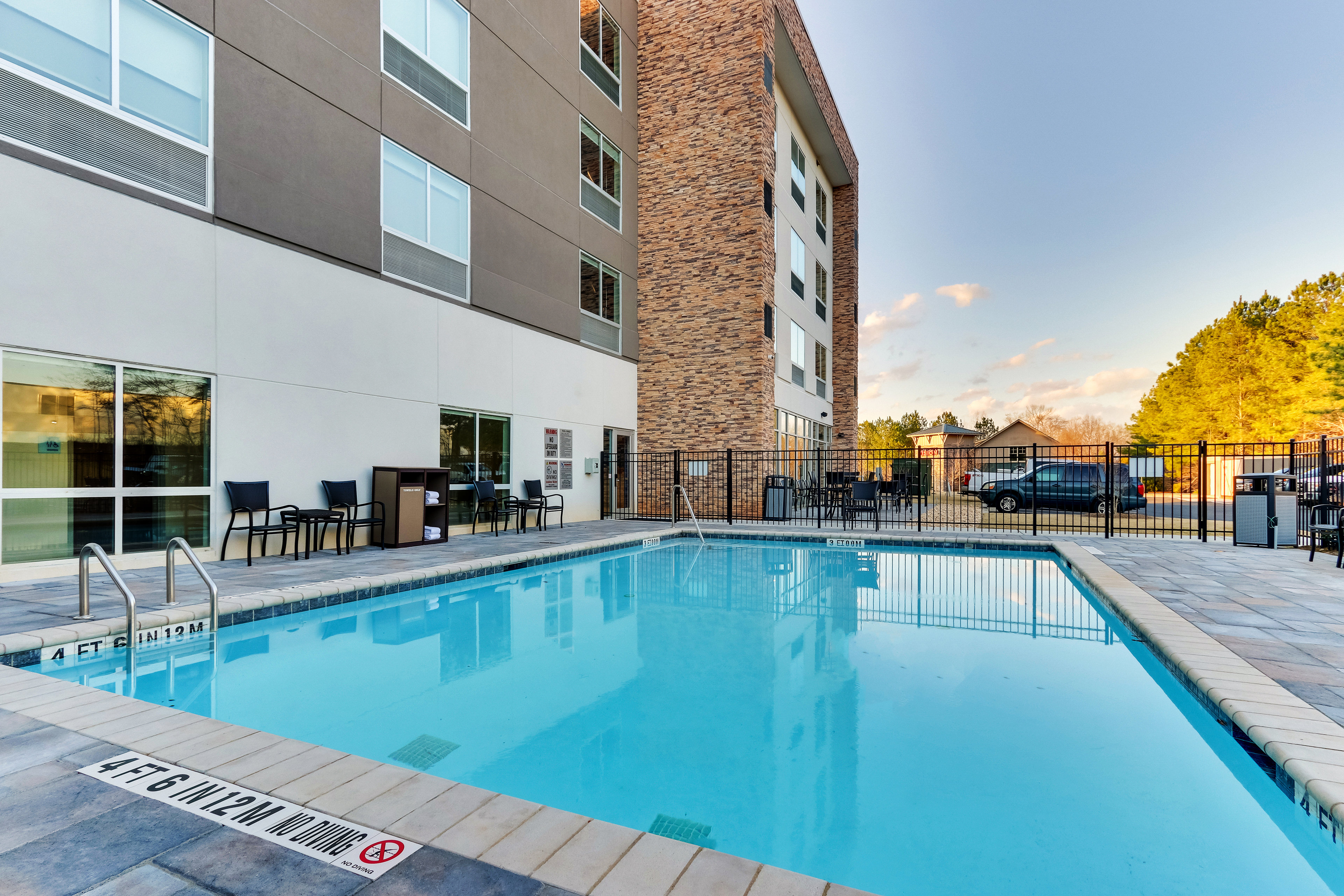 holiday inn express and suites dawsonville an ihg hotel