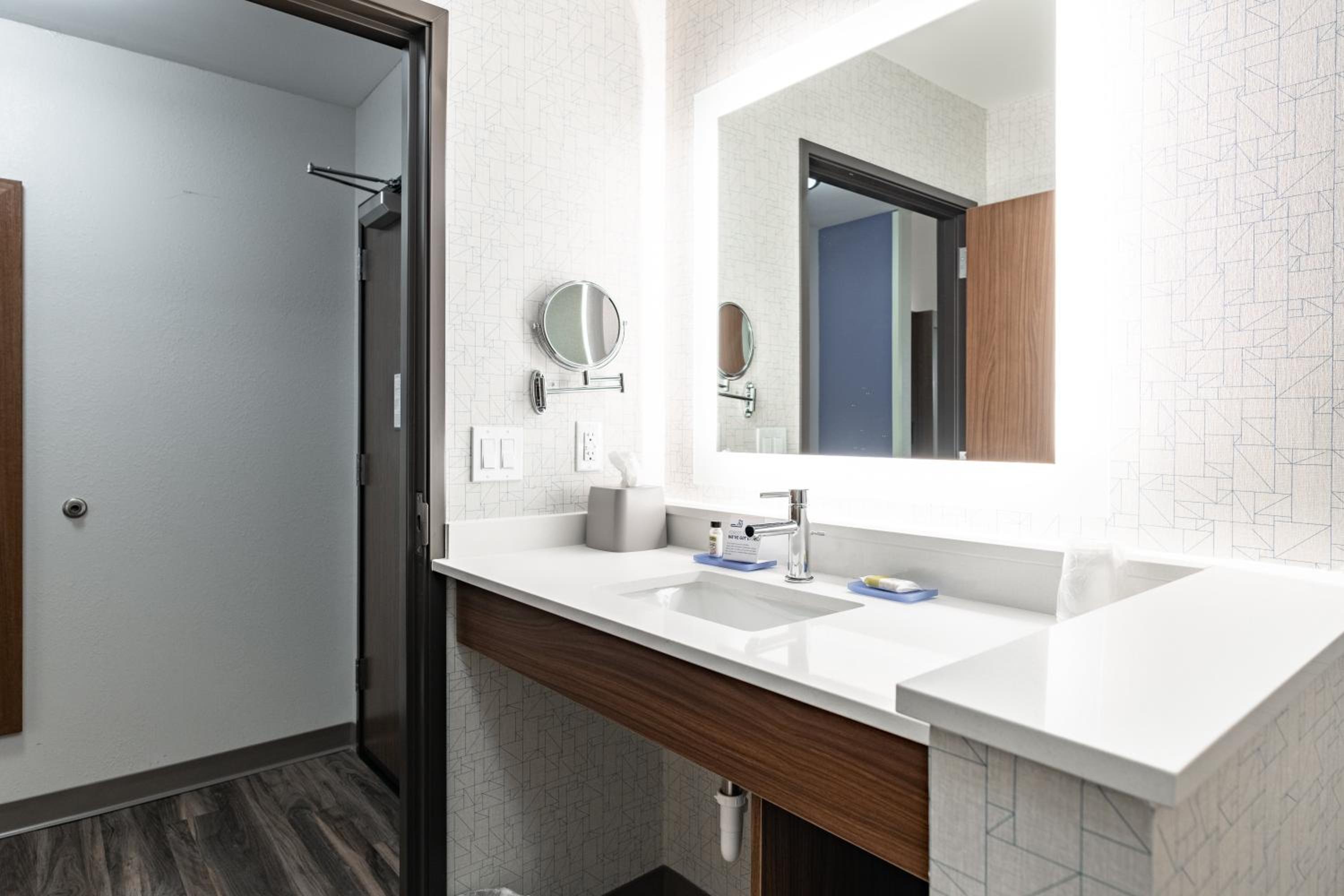 holiday inn express and suites moundsville an ihg hotel