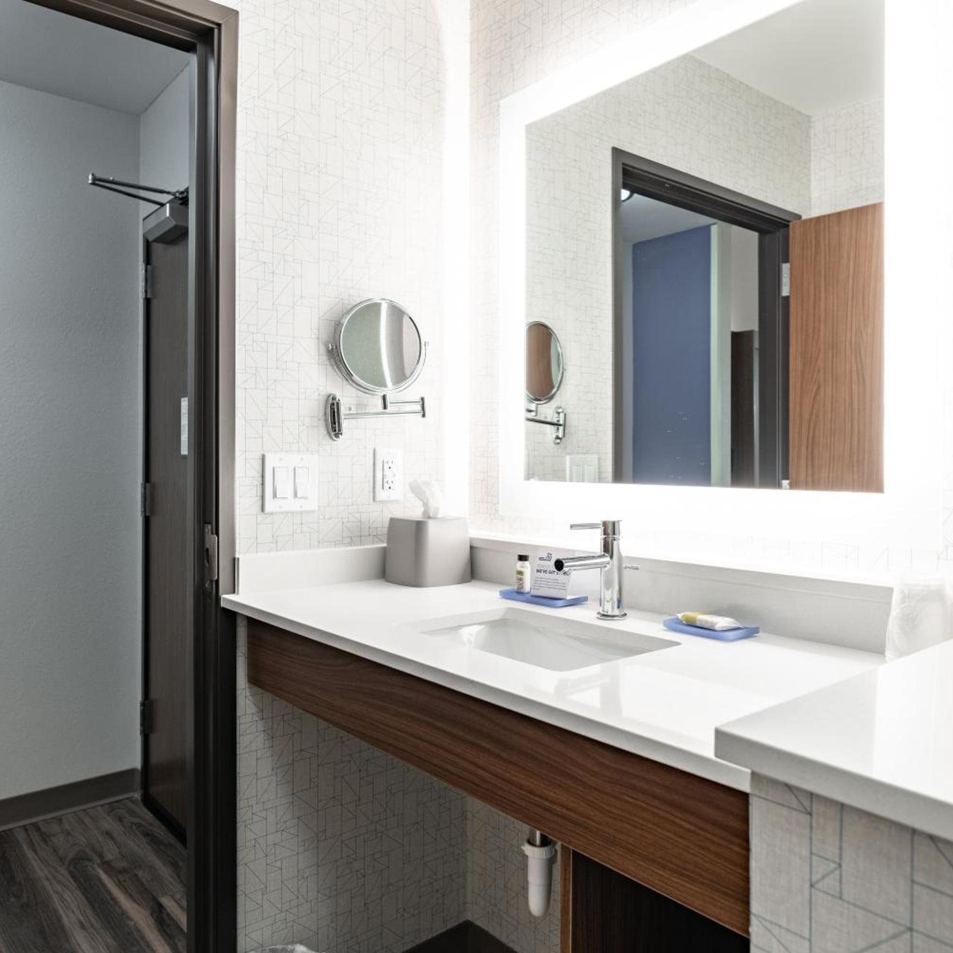 holiday inn express and suites moundsville an ihg hotel