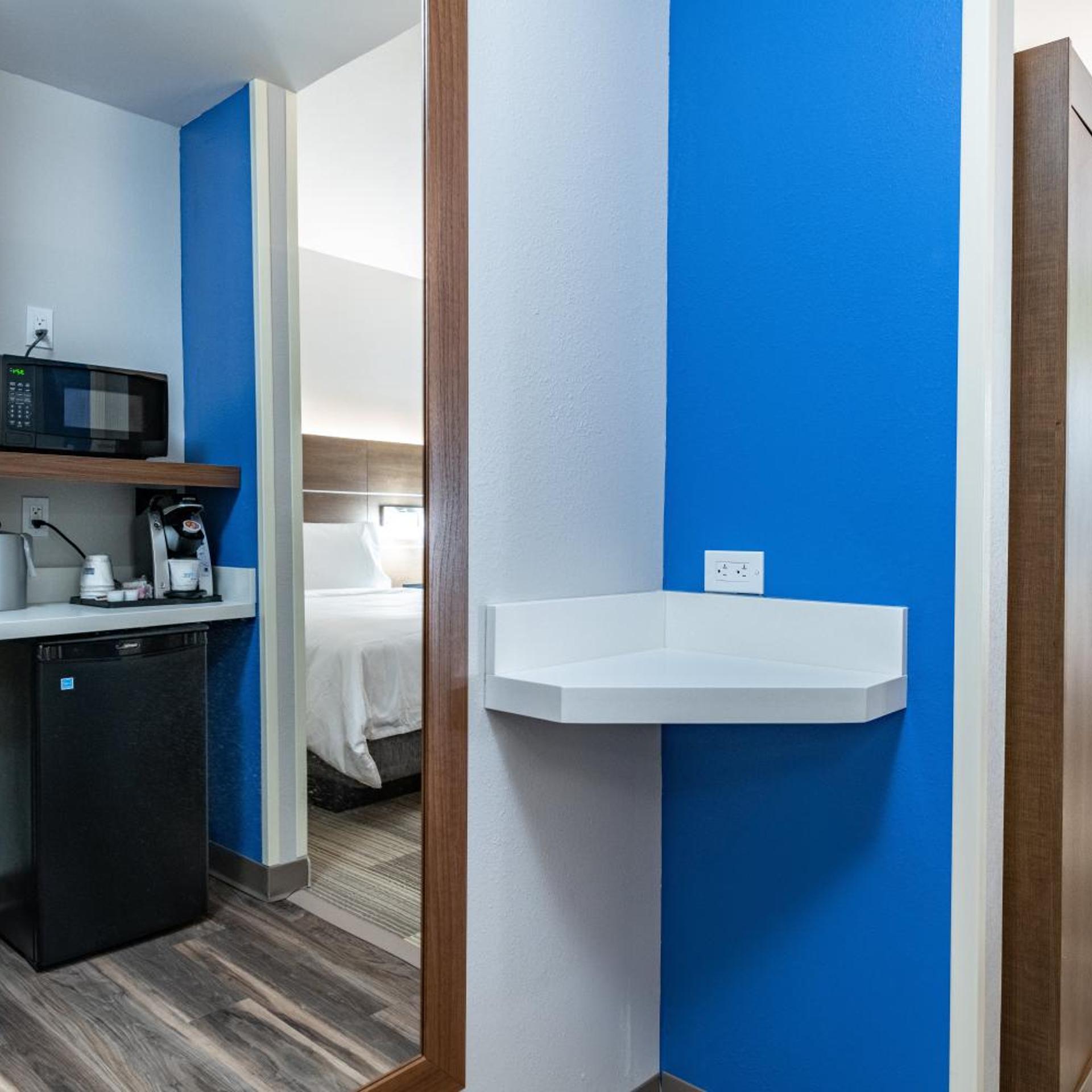holiday inn express and suites moundsville an ihg hotel