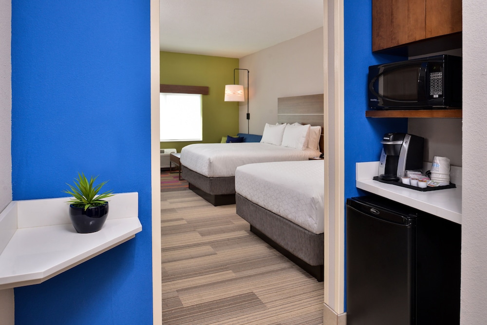 holiday inn express and suites moundsville an ihg hotel