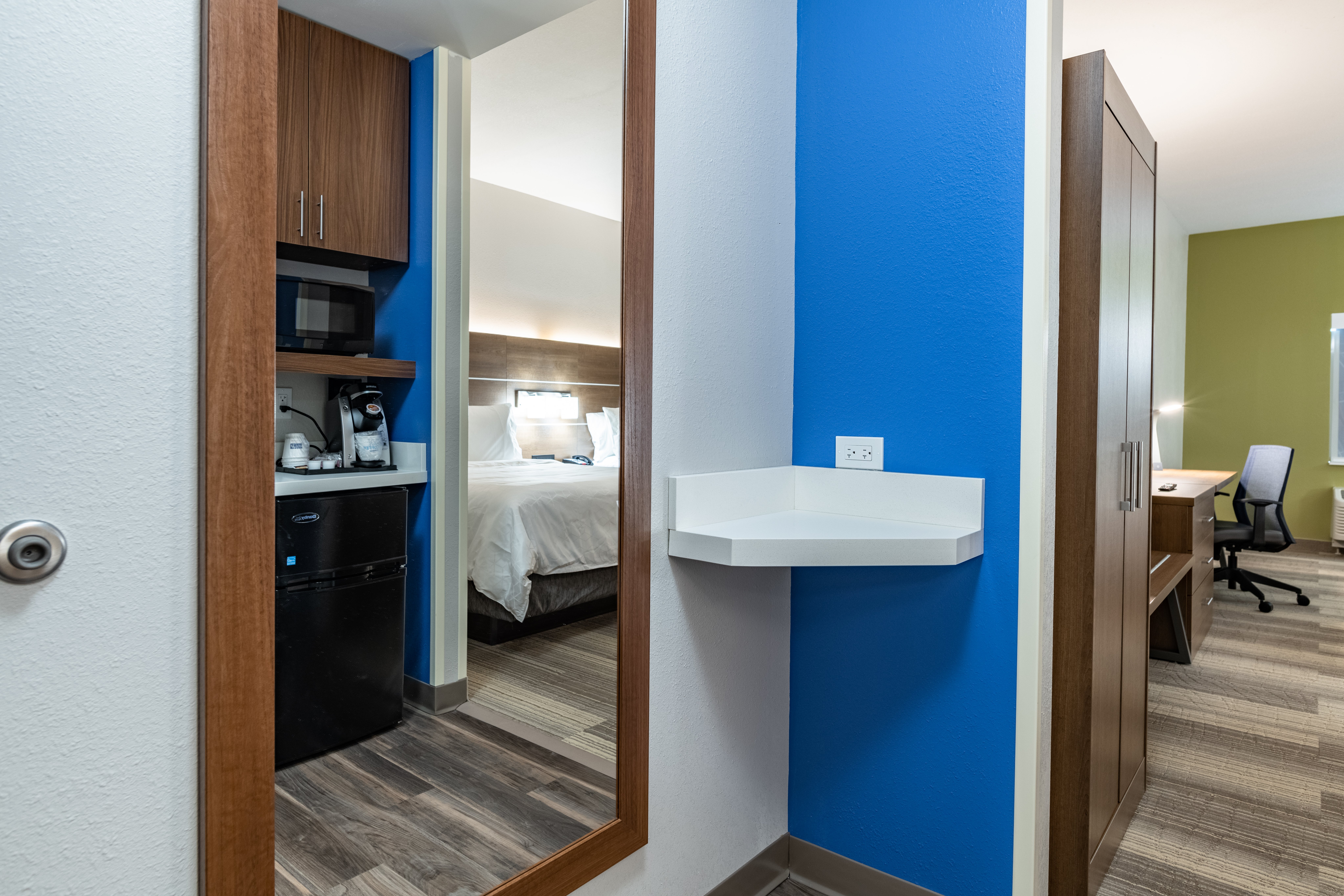 holiday inn express and suites moundsville an ihg hotel