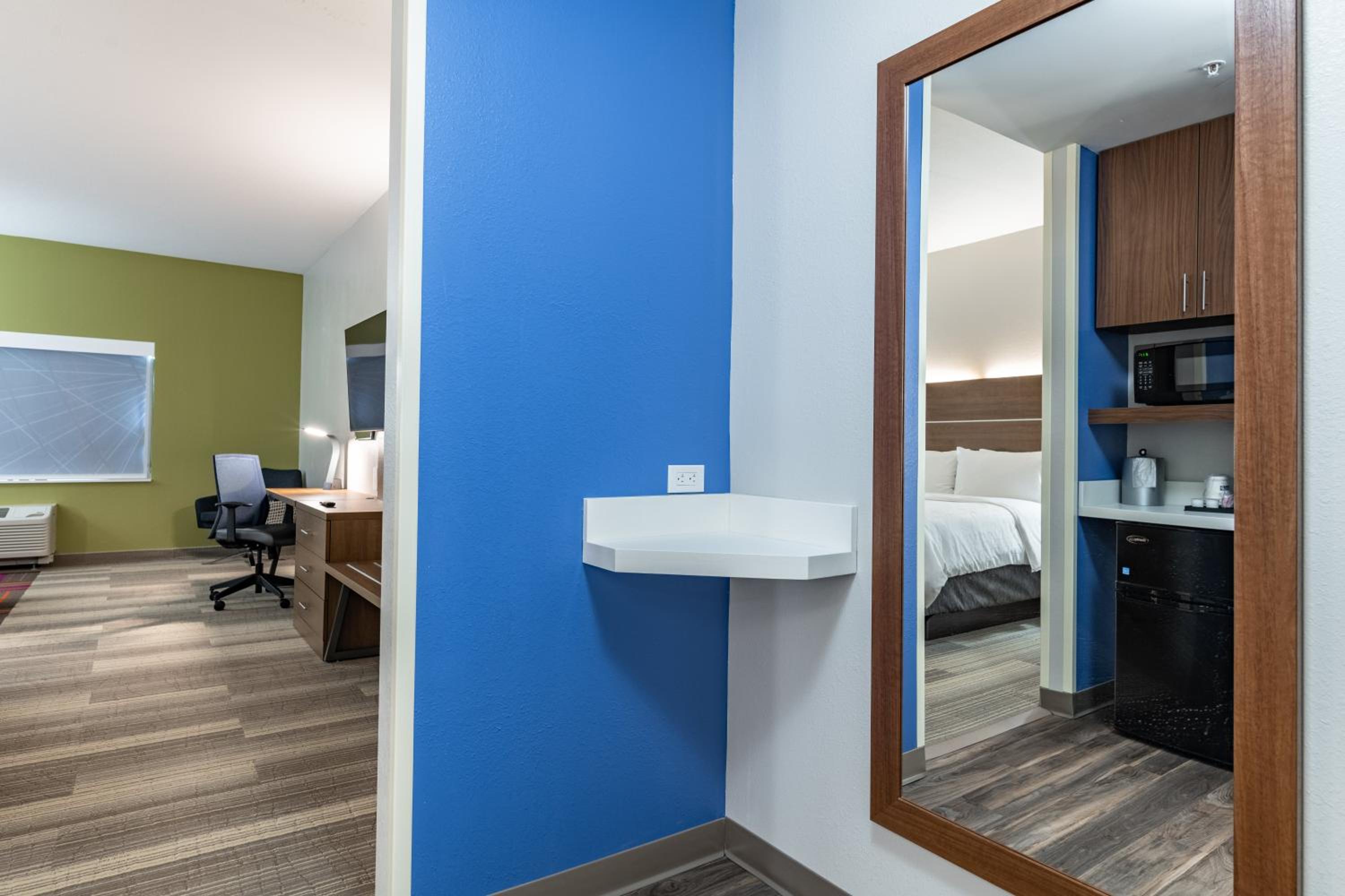 holiday inn express and suites moundsville an ihg hotel