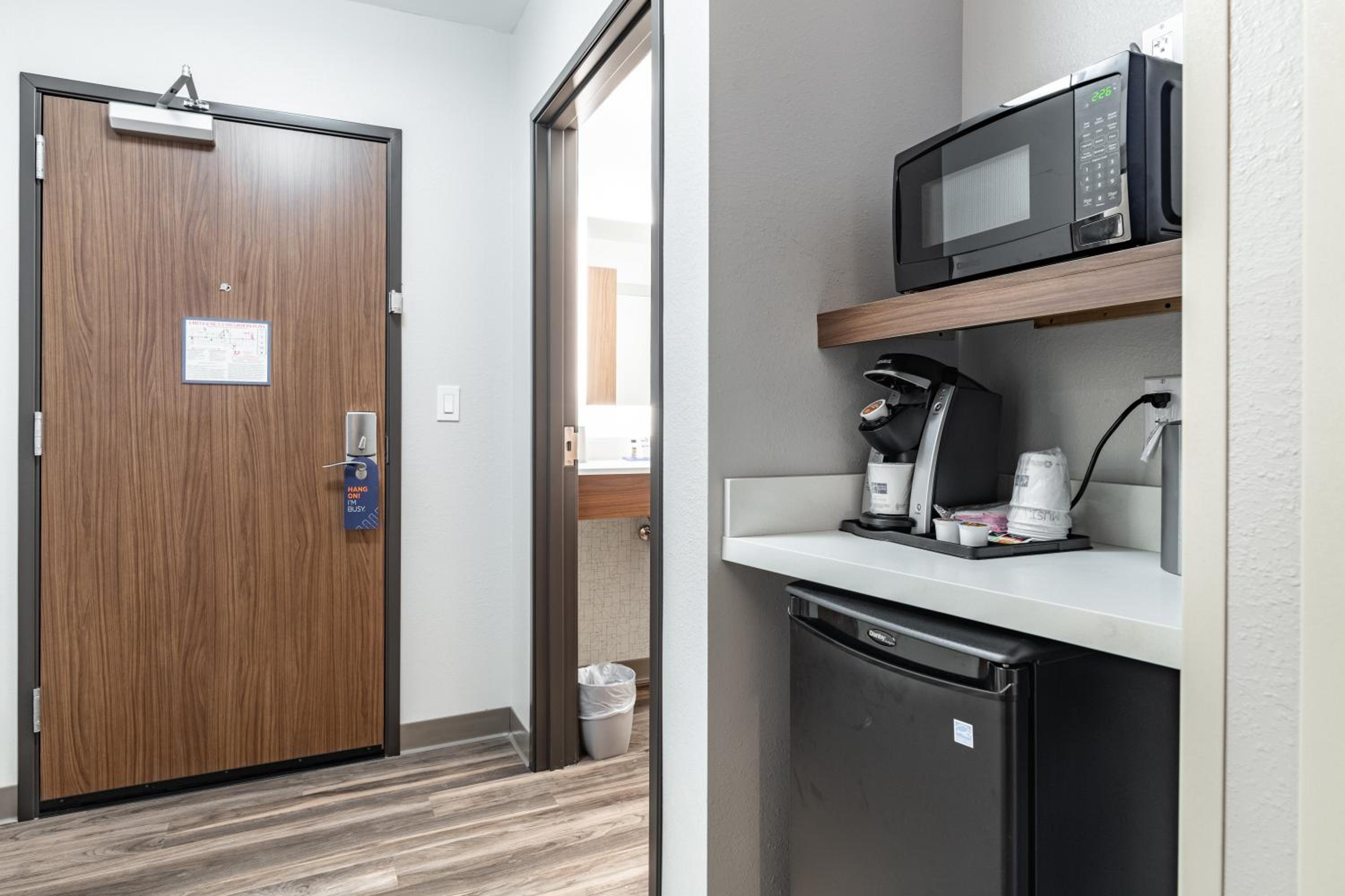holiday inn express and suites moundsville an ihg hotel