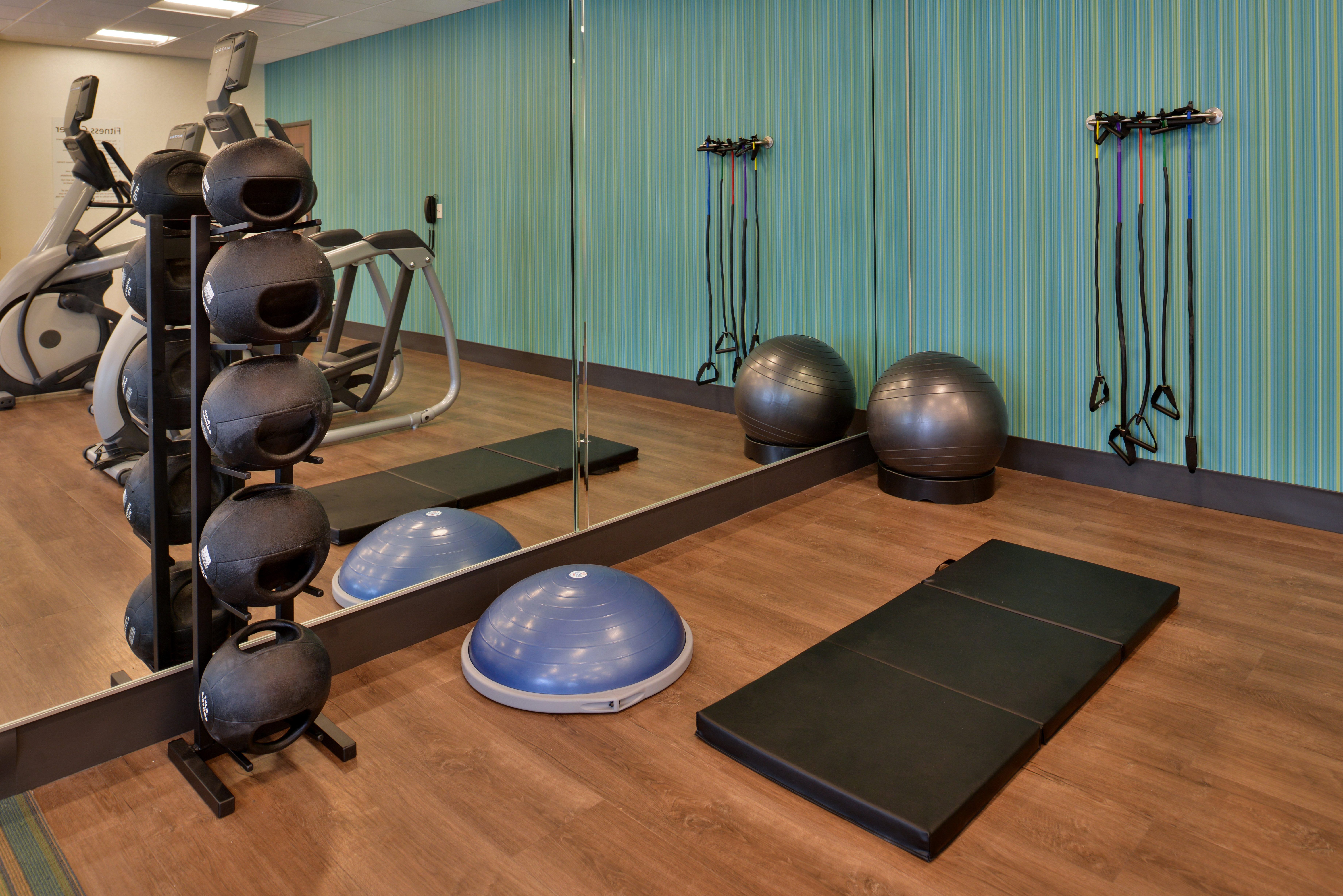 holiday inn express and suites moundsville an ihg hotel