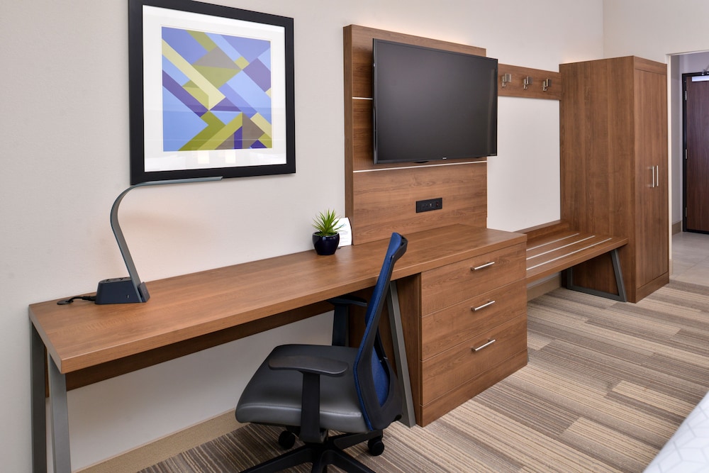 holiday inn express and suites moundsville an ihg hotel