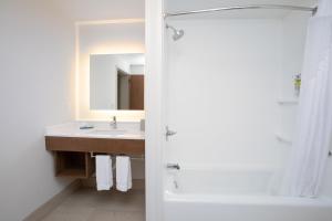 holiday inn express and suites goodland i 70