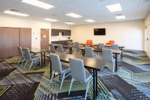 holiday inn express and suites goodland i 70