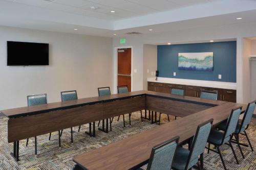 hampton inn and suites by hilton charlotte north i 485