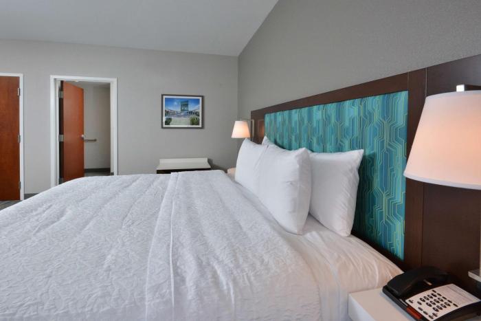 hampton inn and suites by hilton charlotte north i 485