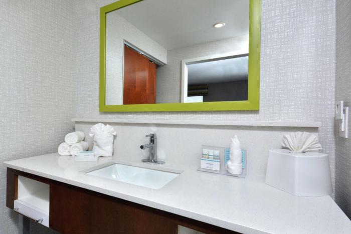 hampton inn and suites by hilton charlotte north i 485