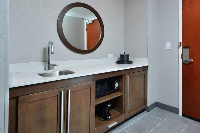 hampton inn and suites by hilton charlotte north i 485
