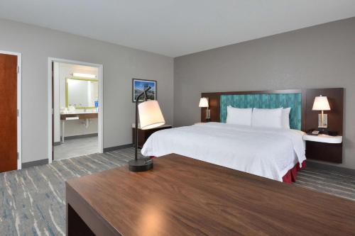 hampton inn and suites by hilton charlotte north i 485