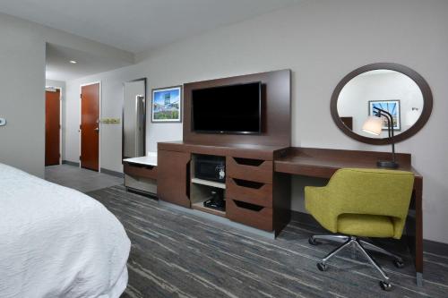 hampton inn and suites by hilton charlotte north i 485