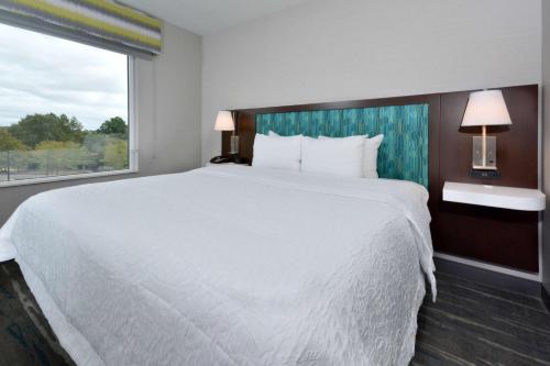 hampton inn and suites by hilton charlotte north i 485