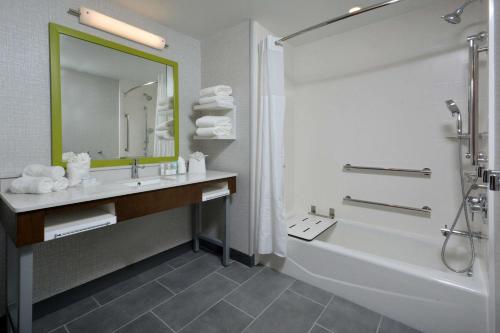hampton inn and suites by hilton charlotte north i 485