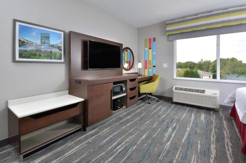 hampton inn and suites by hilton charlotte north i 485