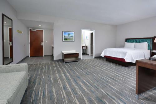hampton inn and suites by hilton charlotte north i 485