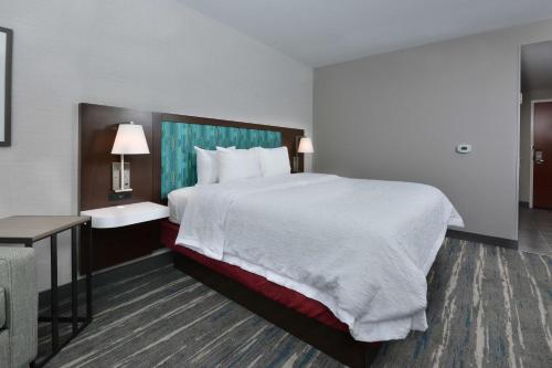hampton inn and suites by hilton charlotte north i 485