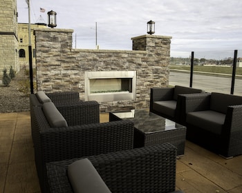 cobblestone hotel and suites two rivers