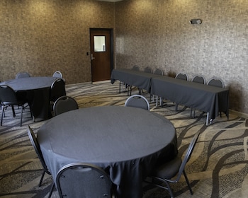 cobblestone hotel and suites two rivers