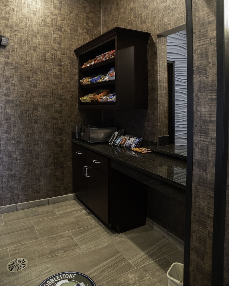 cobblestone hotel and suites two rivers