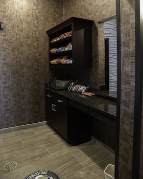 cobblestone hotel and suites two rivers