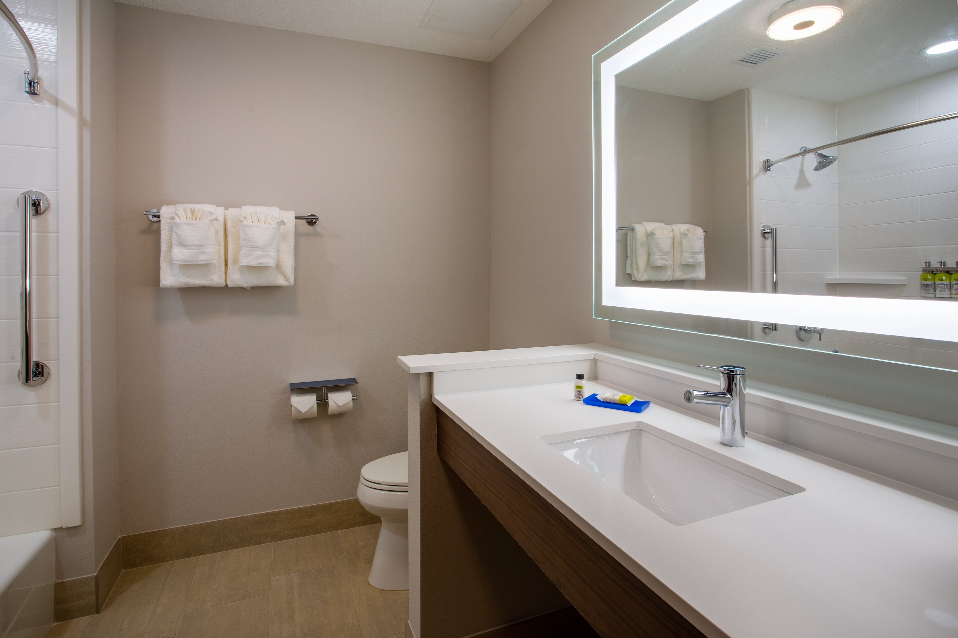 holiday inn express and suites deland south an ihg hotel