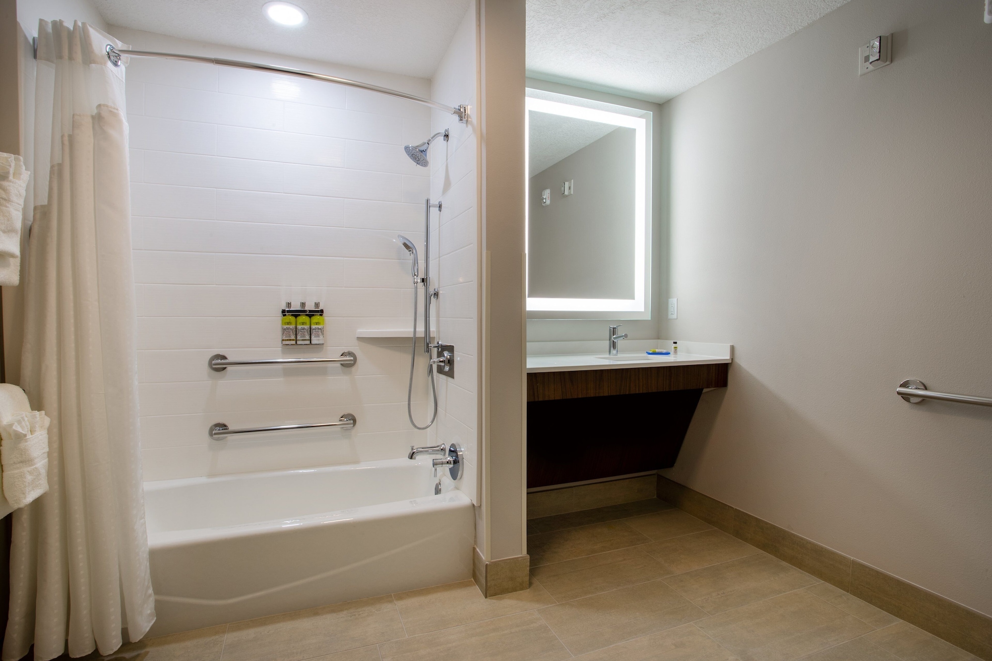 holiday inn express and suites deland south an ihg hotel